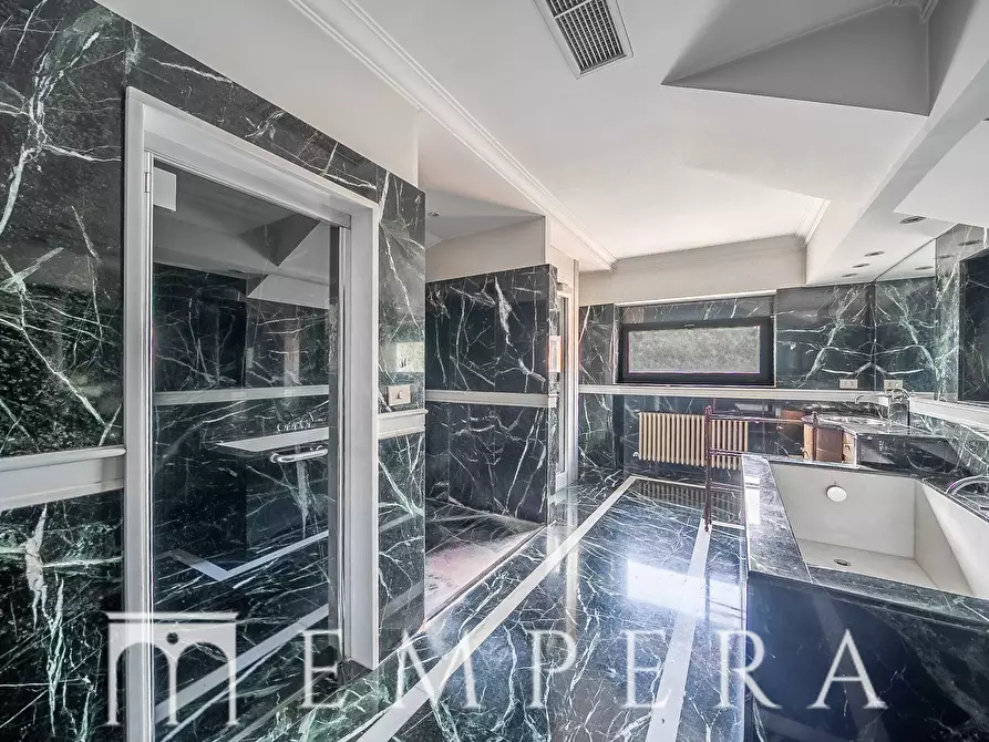 Immagine 9 di Palazzo in vendita  in Piazza In Piscinula a Roma