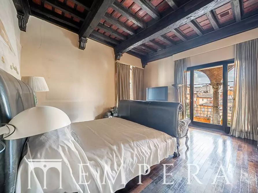 Immagine 12 di Palazzo in vendita  in Piazza In Piscinula a Roma