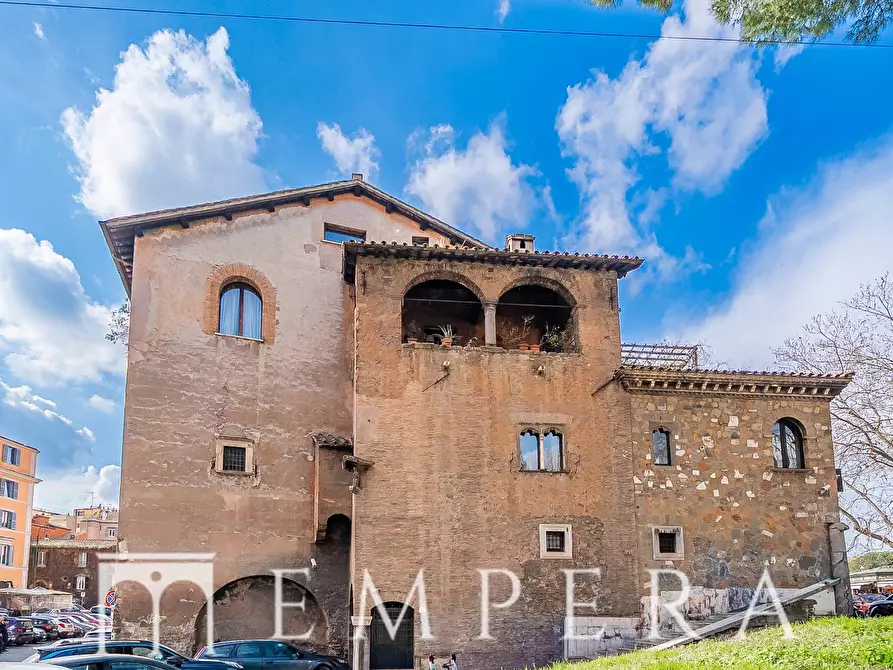 Immagine 14 di Palazzo in vendita  in Piazza In Piscinula a Roma