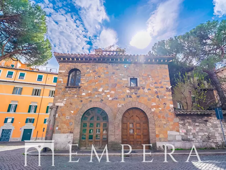 Immagine 15 di Palazzo in vendita  in Piazza In Piscinula a Roma