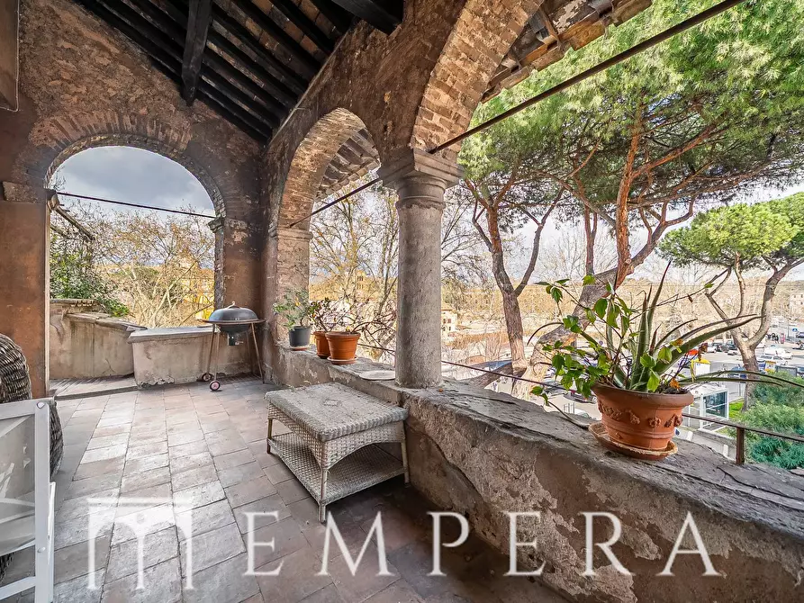 Immagine 17 di Palazzo in vendita  in Piazza In Piscinula a Roma