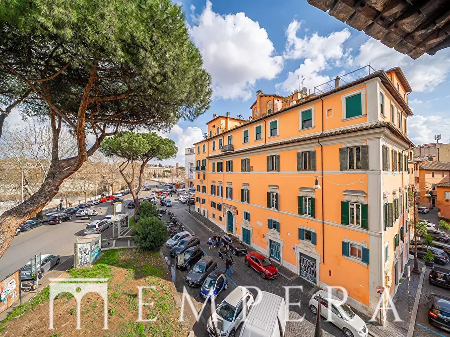 Immagine 18 di Palazzo in vendita  in Piazza In Piscinula a Roma