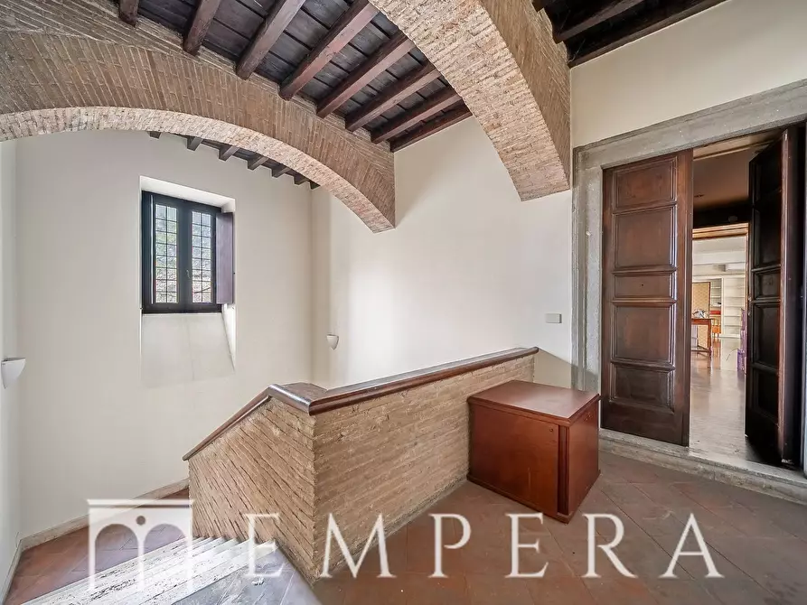 Immagine 23 di Palazzo in vendita  in Piazza In Piscinula a Roma