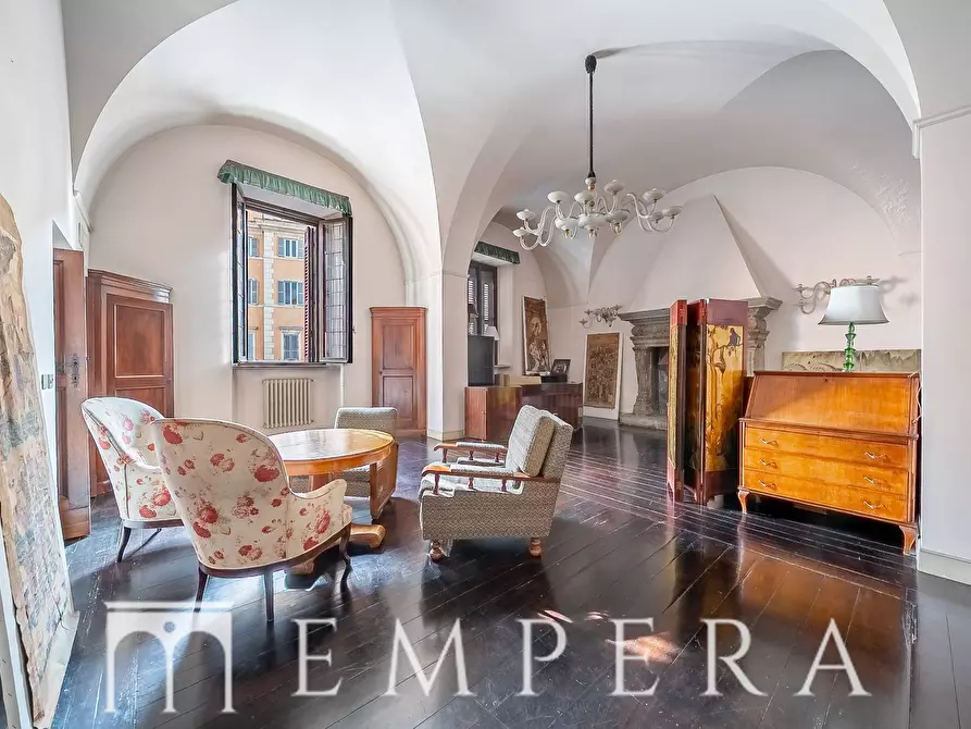 Immagine 27 di Palazzo in vendita  in Piazza In Piscinula a Roma