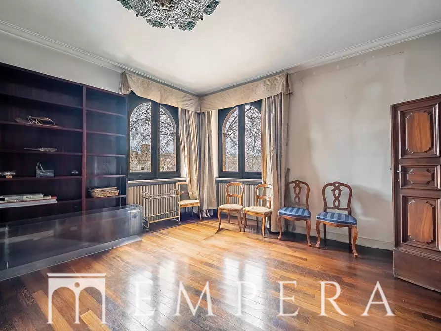 Immagine 29 di Palazzo in vendita  in Piazza In Piscinula a Roma