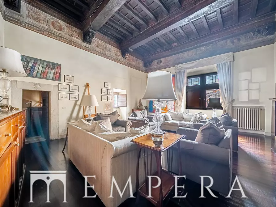 Immagine 30 di Palazzo in vendita  in Piazza In Piscinula a Roma