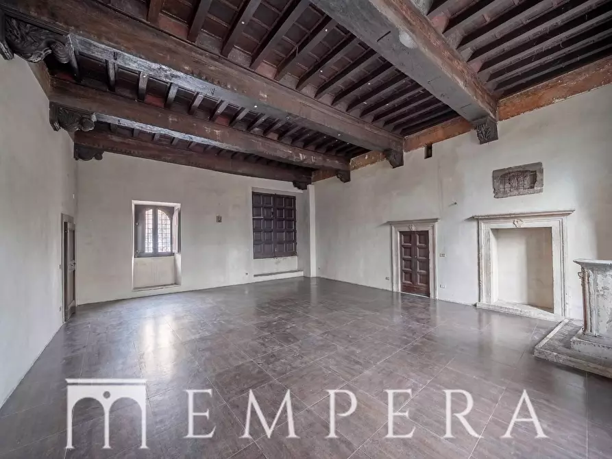 Immagine 32 di Palazzo in vendita  in Piazza In Piscinula a Roma