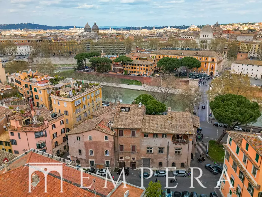 Immagine 36 di Palazzo in vendita  in Piazza In Piscinula a Roma