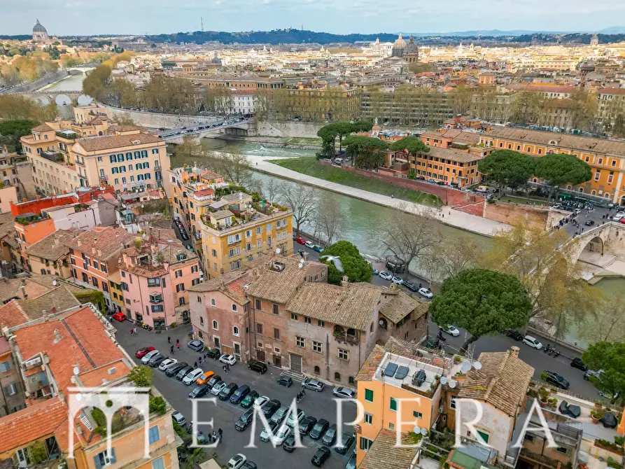 Immagine 37 di Palazzo in vendita  in Piazza In Piscinula a Roma