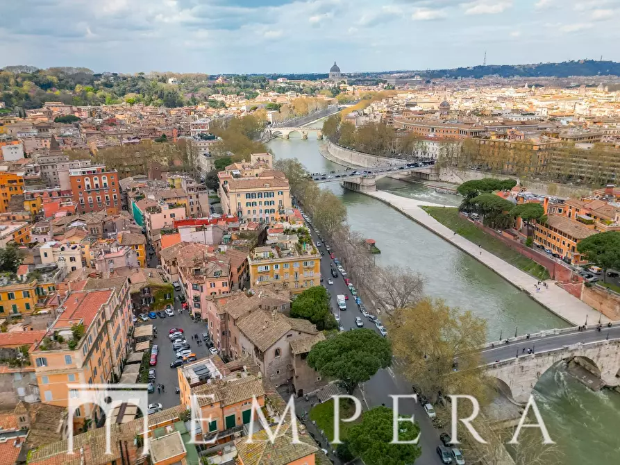 Immagine 38 di Palazzo in vendita  in Piazza In Piscinula a Roma