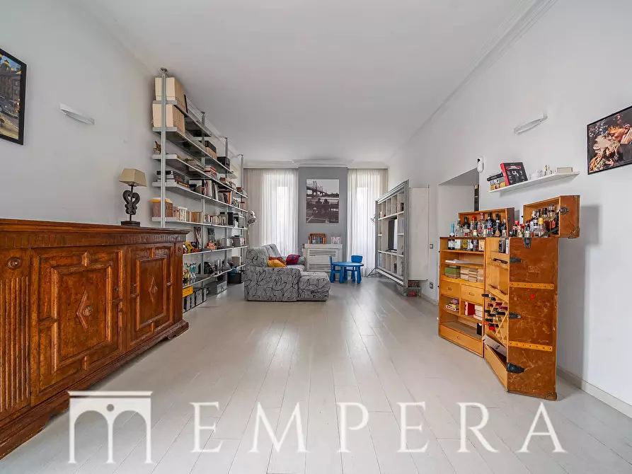Immagine 4 di Palazzo in vendita  in Via Duchessa Di Galliera a Roma