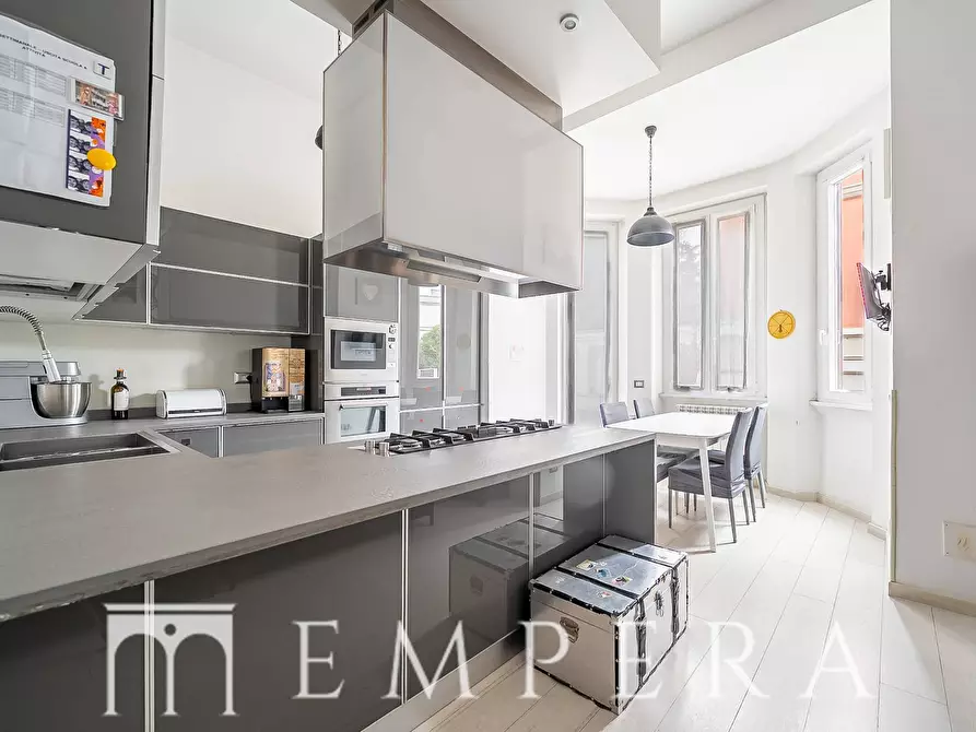 Immagine 18 di Palazzo in vendita  in Via Duchessa Di Galliera a Roma