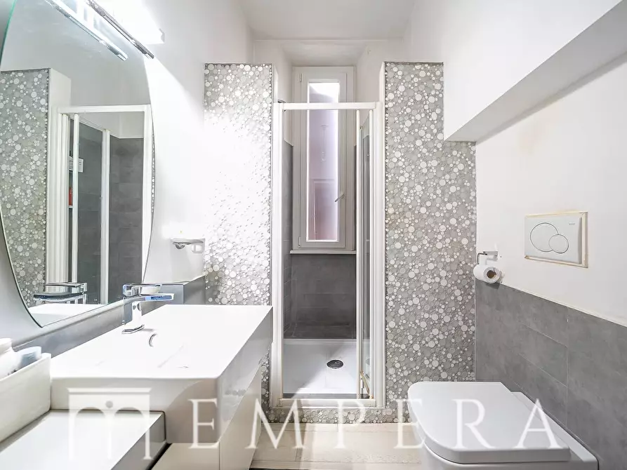 Immagine 25 di Palazzo in vendita  in Via Duchessa Di Galliera a Roma