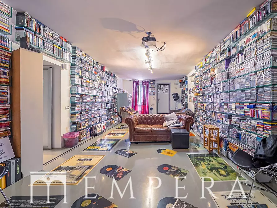 Immagine 37 di Palazzo in vendita  in Via Duchessa Di Galliera a Roma