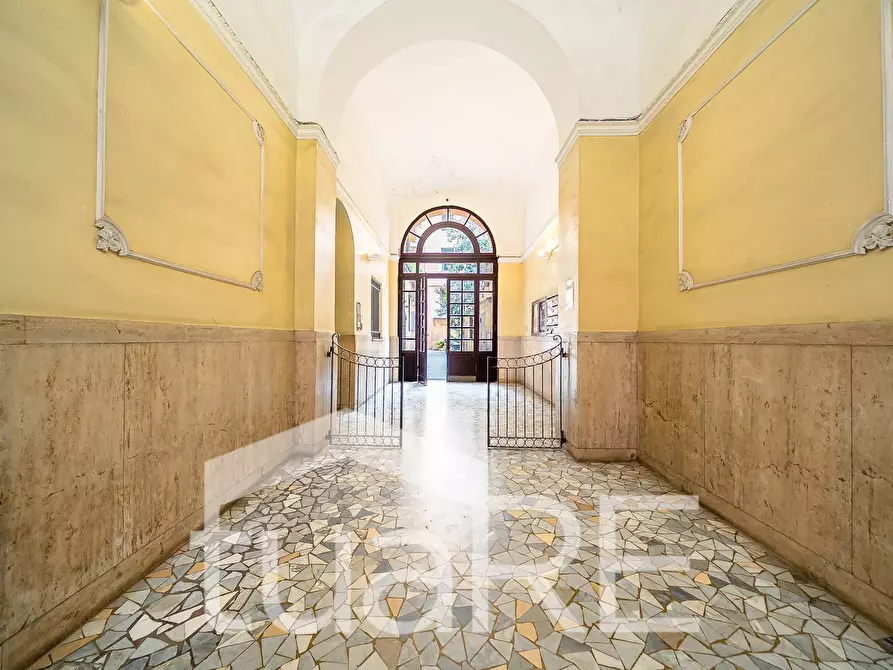 Immagine 13 di Appartamento in vendita  in Via Carlo Cattaneo a Roma