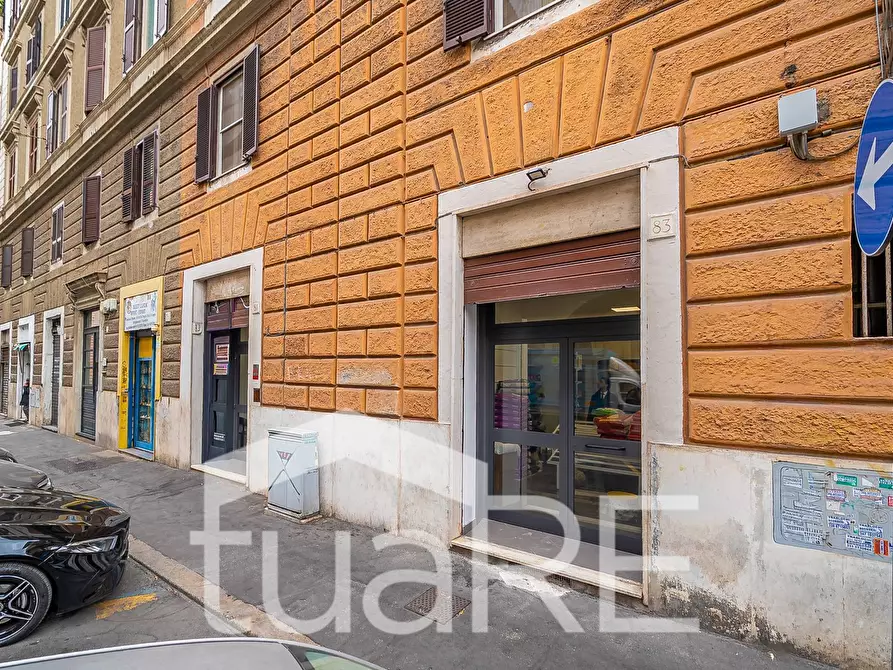 Immagine 9 di Negozio in vendita  in Via Principe Umberto a Roma