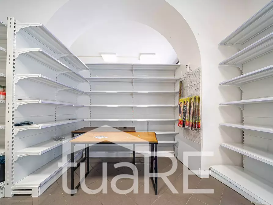 Immagine 15 di Negozio in vendita  in Via Principe Umberto a Roma