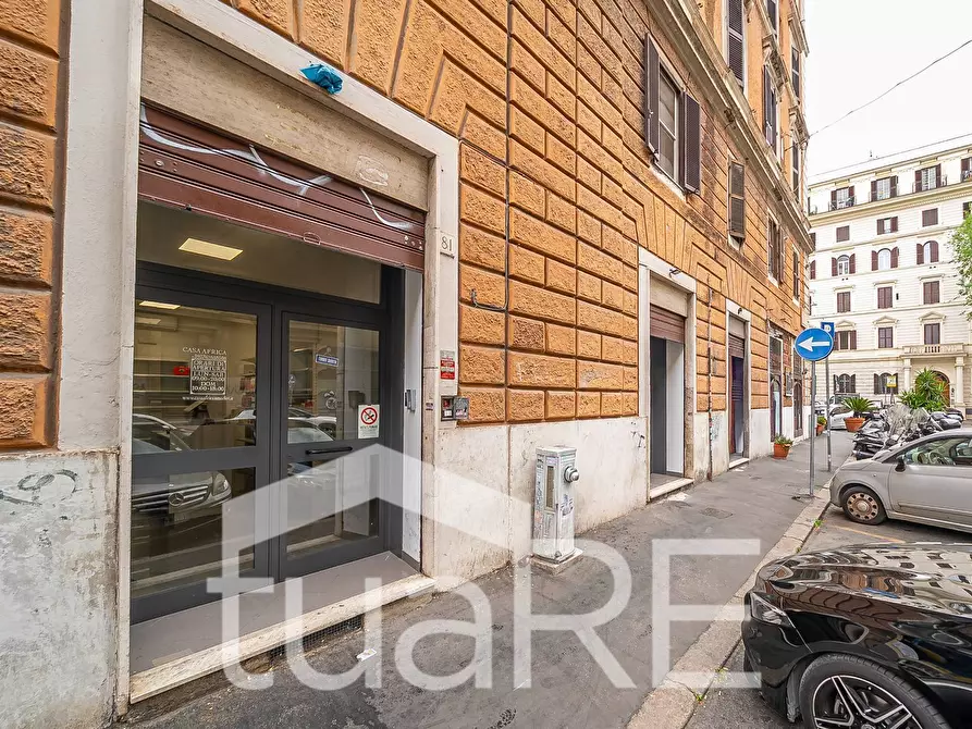Immagine 16 di Negozio in vendita  in Via Principe Umberto a Roma