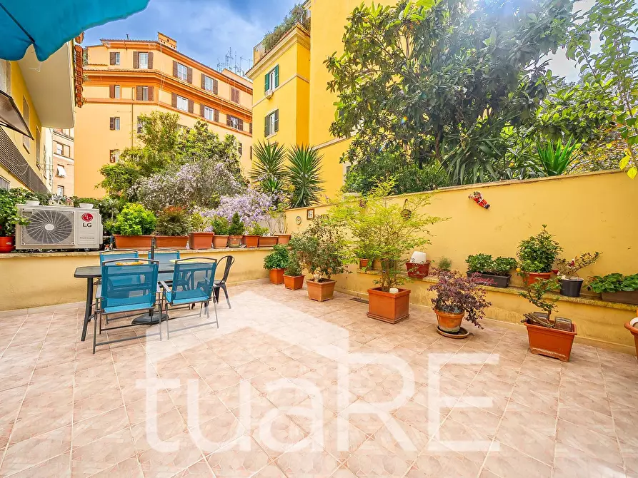 Immagine 3 di Appartamento in vendita  in Via Dei Giordani a Roma