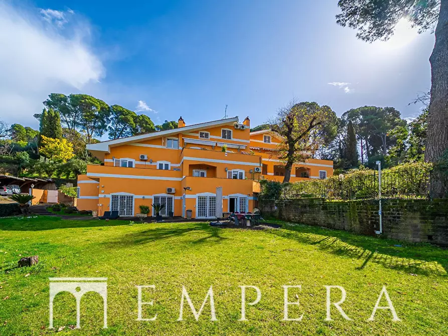 Immagine 3 di Villa in vendita  in Via Di Grottarossa a Roma