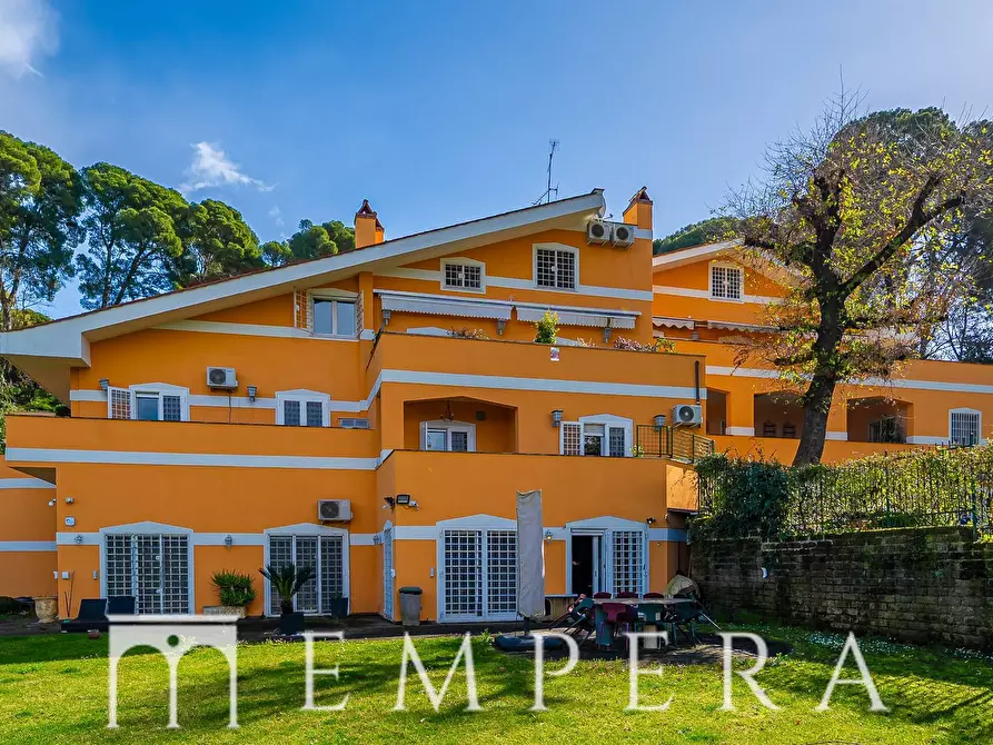Immagine 39 di Villa in vendita  in Via Di Grottarossa a Roma