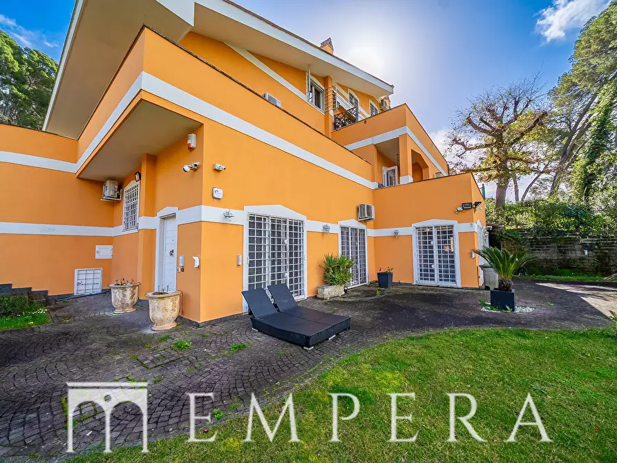 Immagine 40 di Villa in vendita  in Via Di Grottarossa a Roma