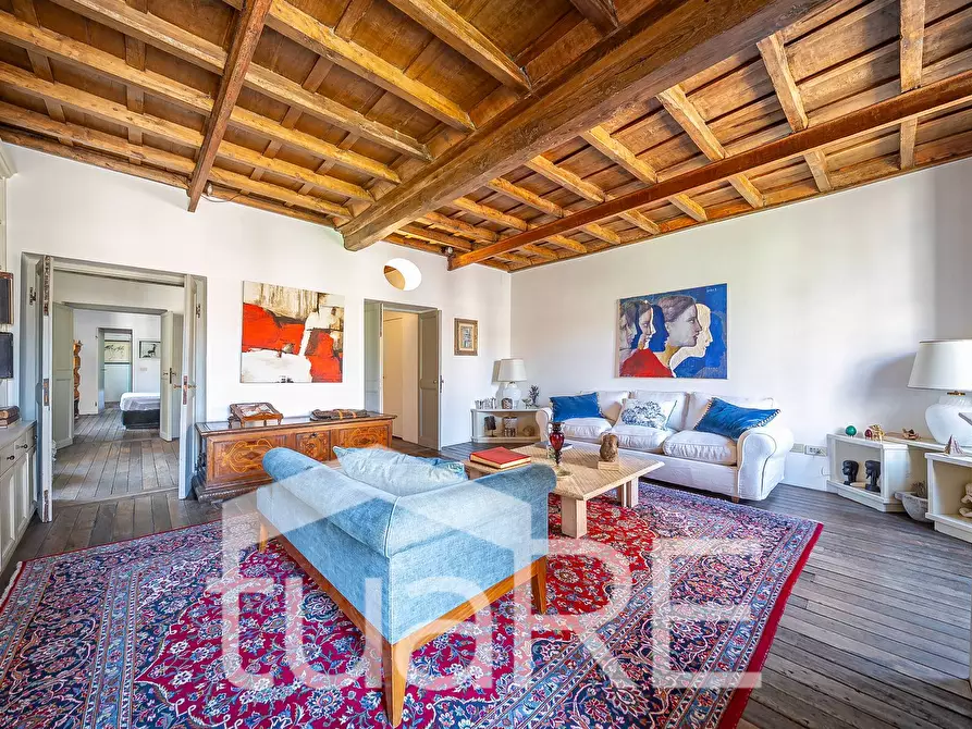Immagine 4 di Appartamento in vendita  in Via Della Croce a Roma