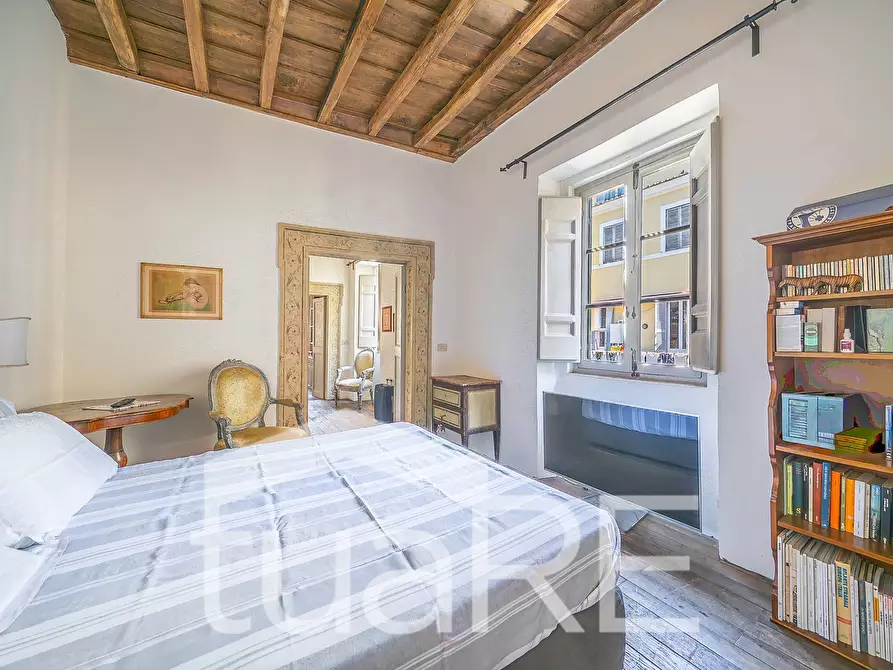 Immagine 9 di Appartamento in vendita  in Via Della Croce a Roma