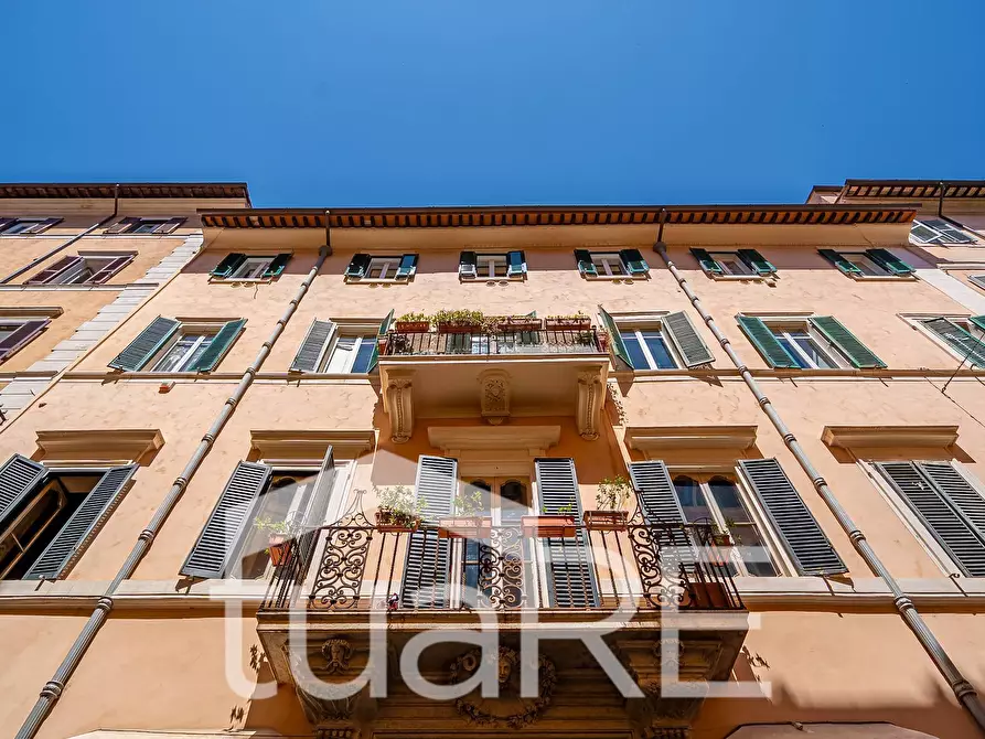 Immagine 15 di Appartamento in vendita  in Via Della Croce a Roma