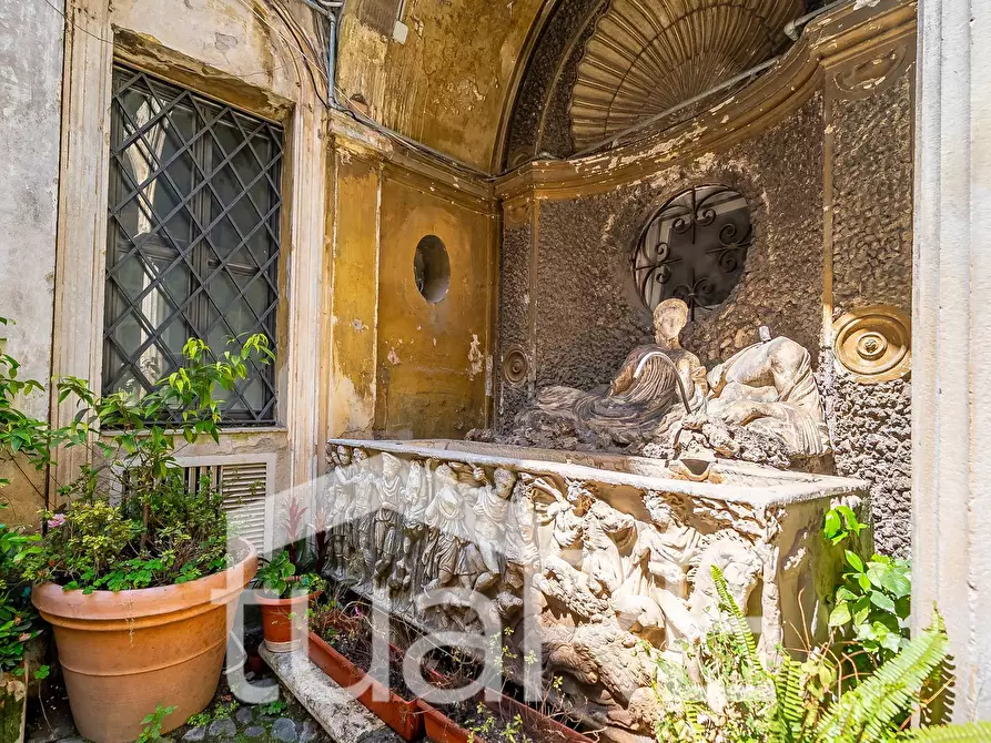 Immagine 18 di Appartamento in vendita  in Via Della Croce a Roma