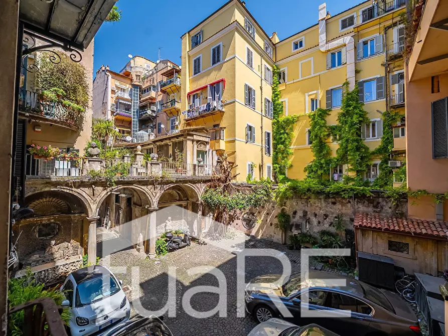 Immagine 19 di Appartamento in vendita  in Via Della Croce a Roma
