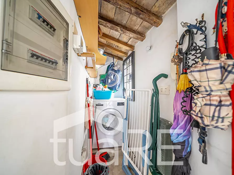 Immagine 25 di Appartamento in vendita  in Via Della Croce a Roma