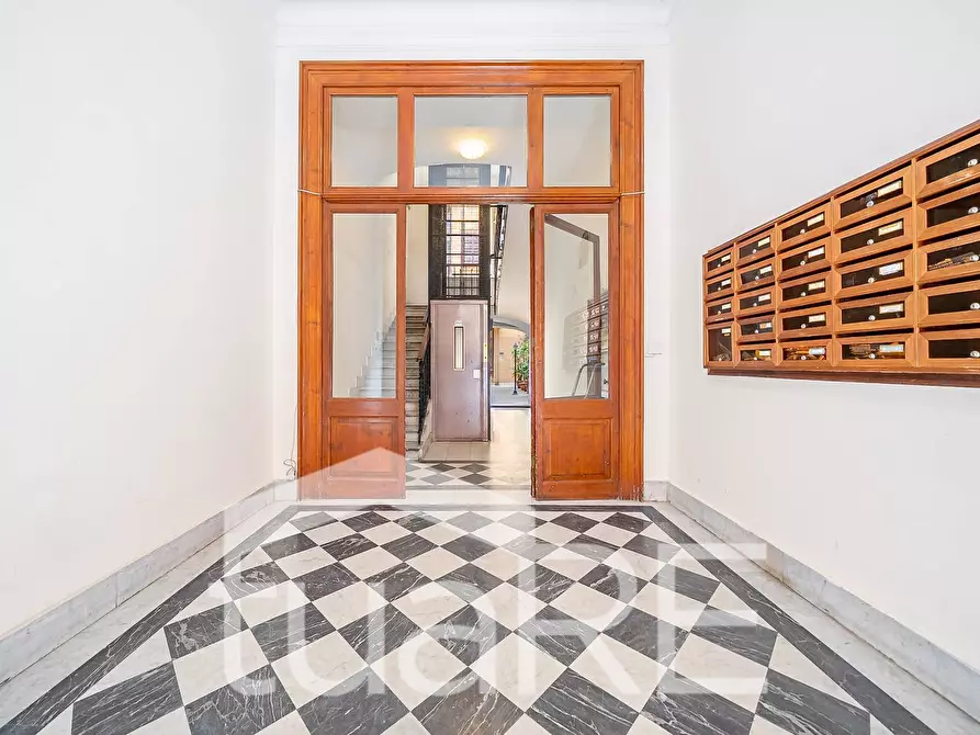 Immagine 2 di Appartamento in vendita  in Via Angelo Poliziano a Roma