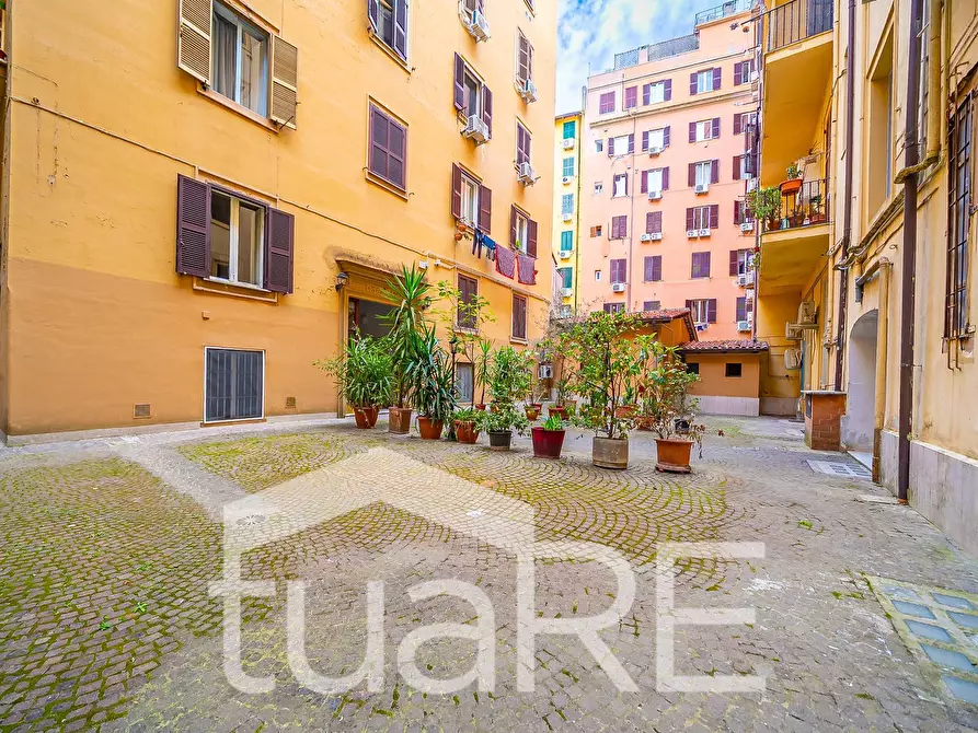 Immagine 3 di Appartamento in vendita  in Via Angelo Poliziano a Roma