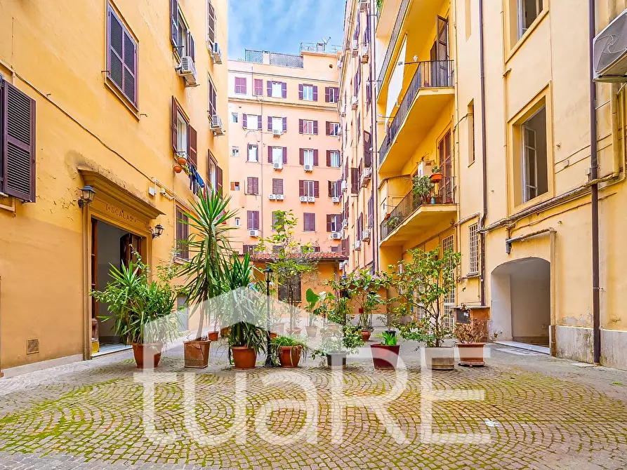 Immagine 22 di Appartamento in vendita  in Via Angelo Poliziano a Roma