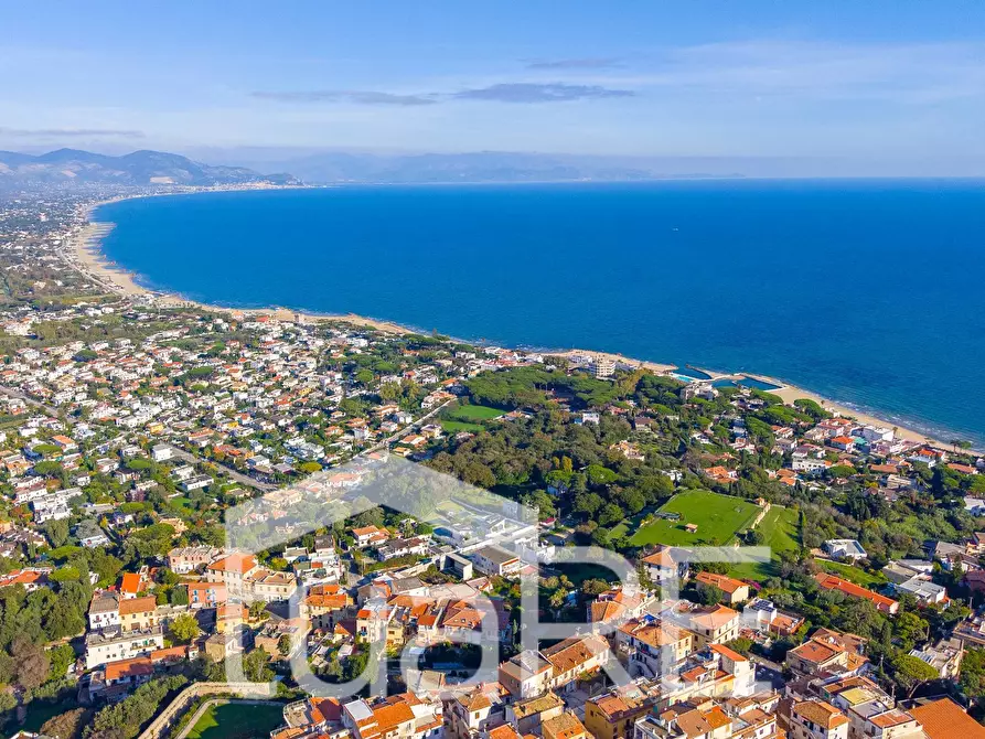 Immagine 12 di Palazzo in vendita  in via xx settembre a San Felice Circeo