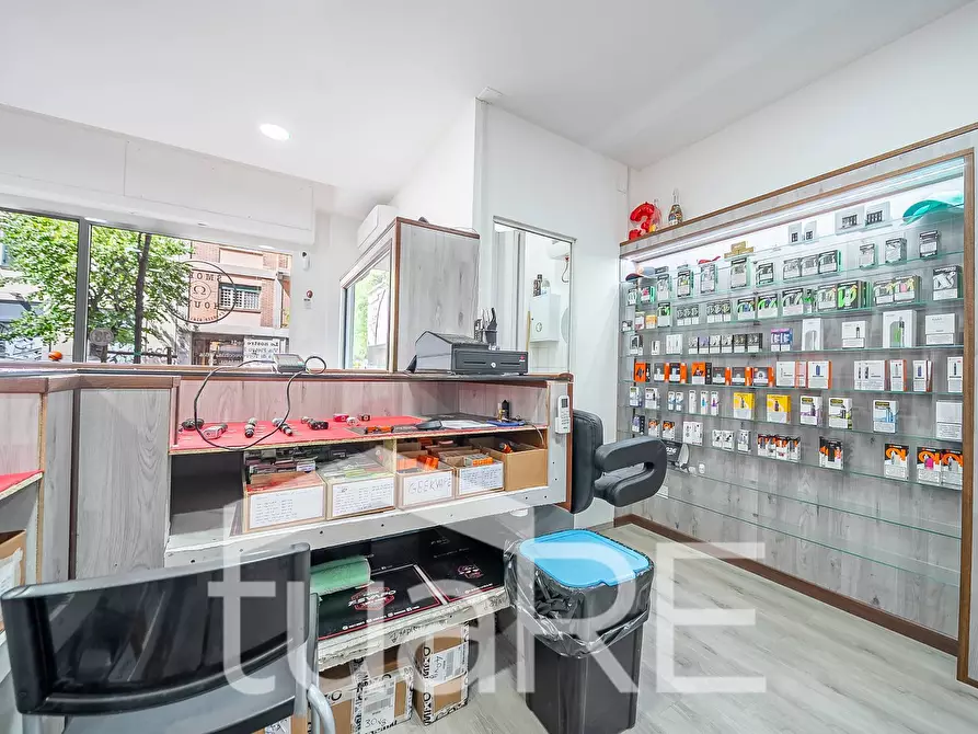Immagine 6 di Negozio in vendita  in Viale Guglielmo Marconi 184 a Roma