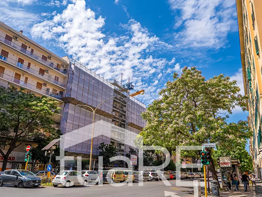 Immagine 10 di Negozio in vendita  in Viale Guglielmo Marconi 184 a Roma