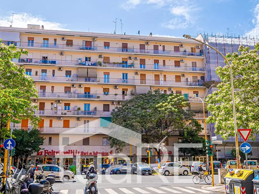 Immagine 11 di Negozio in vendita  in Viale Guglielmo Marconi 184 a Roma