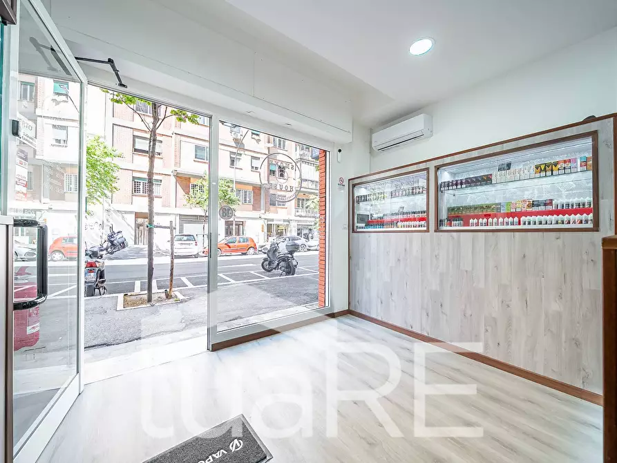 Immagine 21 di Negozio in vendita  in Viale Guglielmo Marconi 184 a Roma