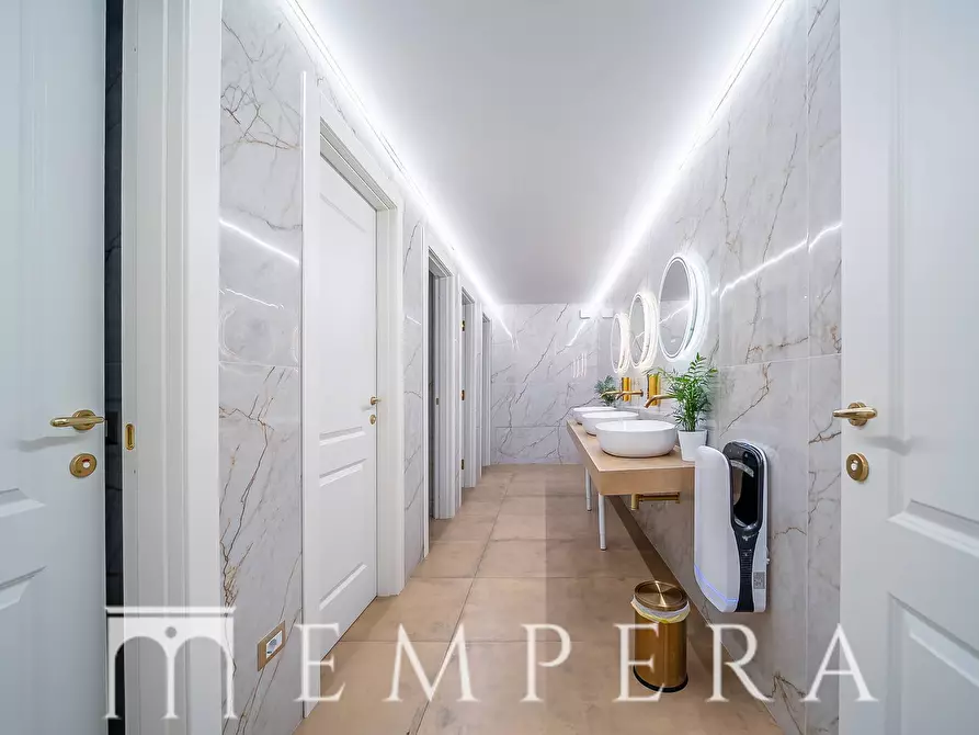 Immagine 14 di Villa in vendita  in Via Aurelia a Roma