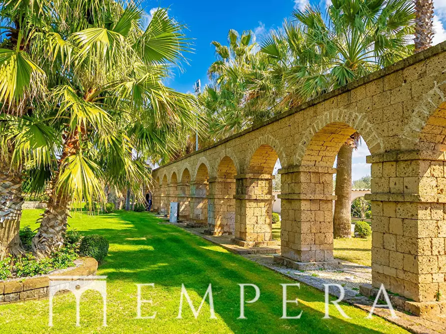 Immagine 27 di Villa in vendita  in Via Aurelia a Roma