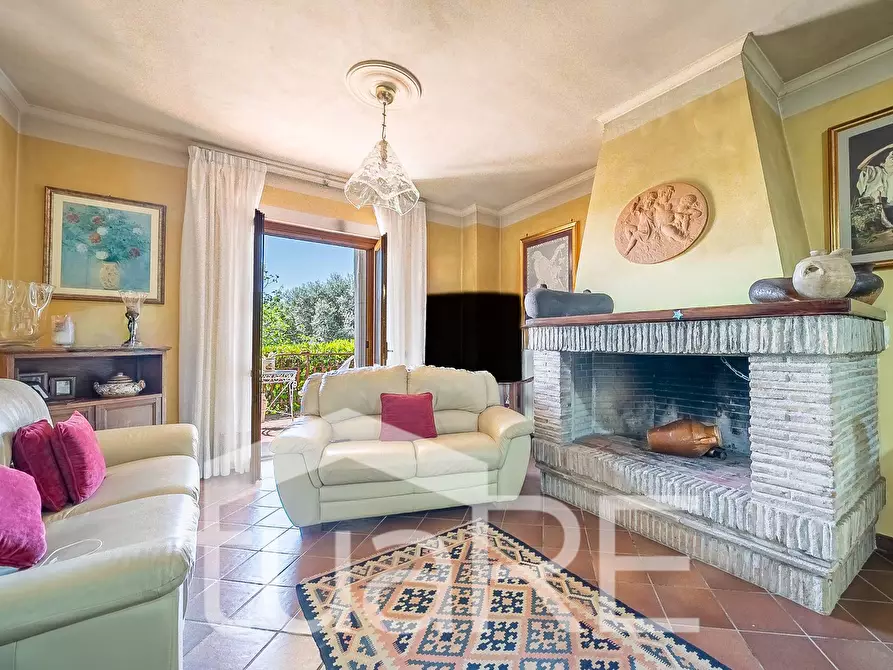 Immagine 3 di Villa in vendita  in VIA SANTA LUCIA a Morlupo