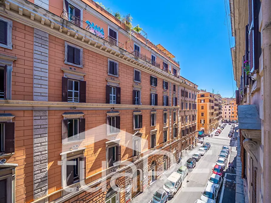 Immagine 5 di Appartamento in vendita  in Via Carlo Cattaneo a Roma