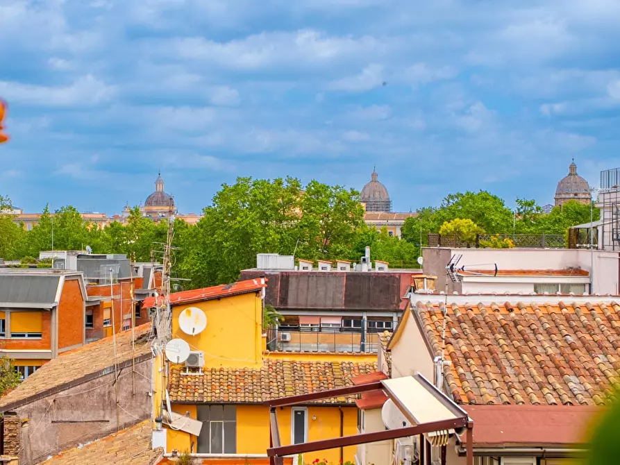 Immagine 5 di Attico in vendita  in Via Della Lungaretta a Roma