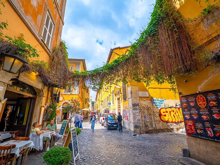 Immagine 11 di Attico in vendita  in Via Della Lungaretta a Roma