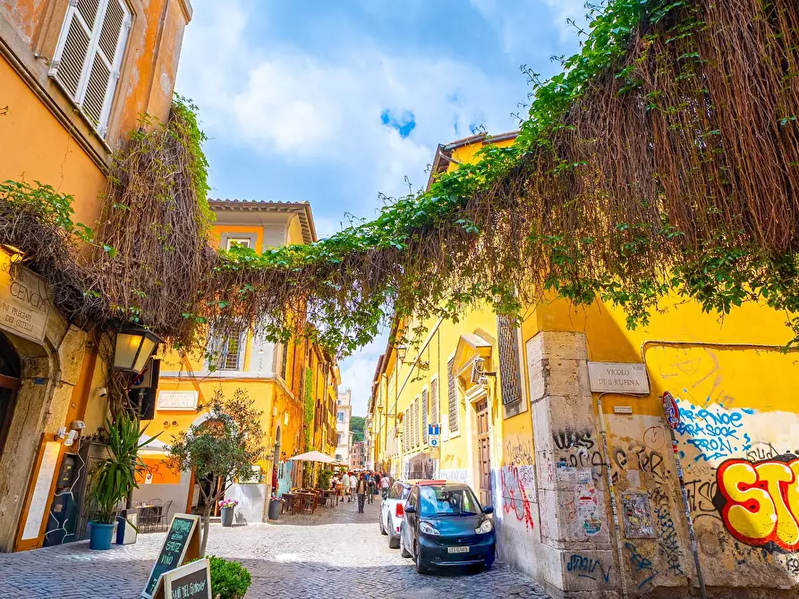 Immagine 12 di Attico in vendita  in Via Della Lungaretta a Roma