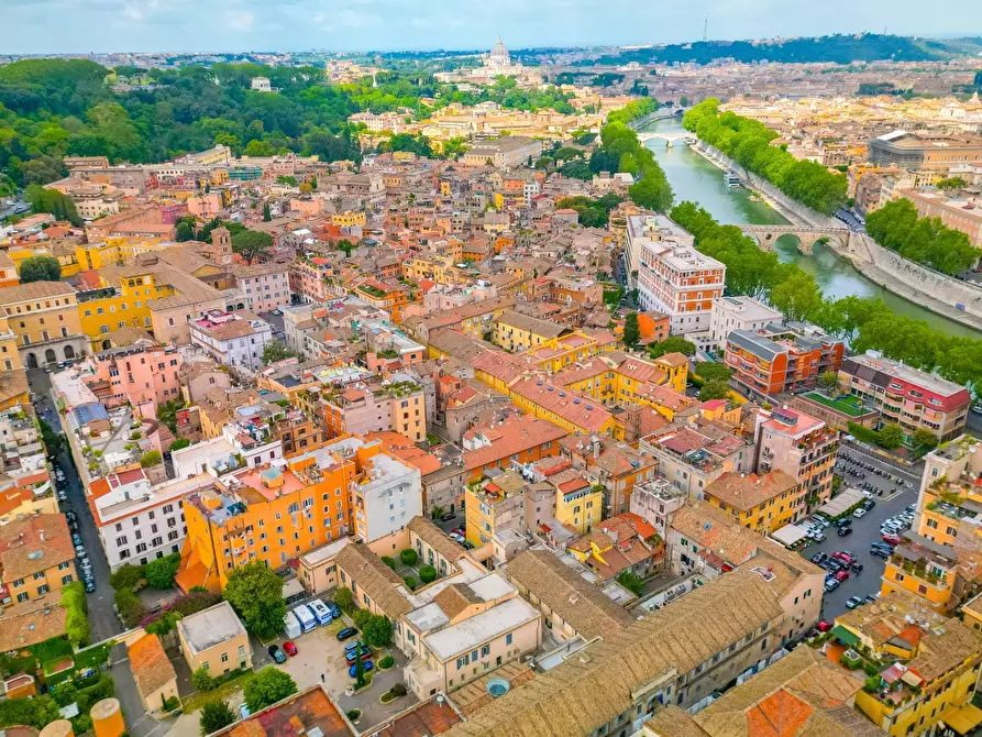 Immagine 26 di Attico in vendita  in Via Della Lungaretta a Roma