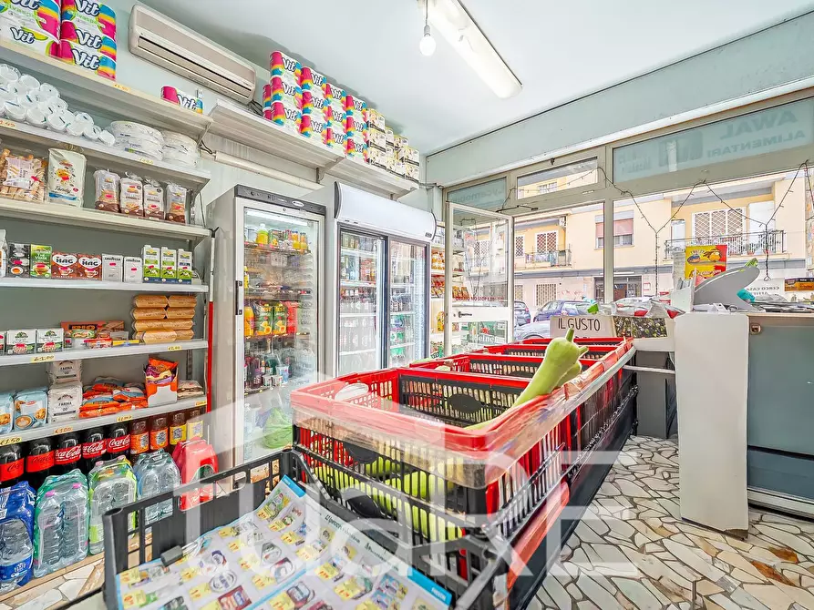 Immagine 4 di Negozio in vendita  in Via Ampio Flaviano a Roma