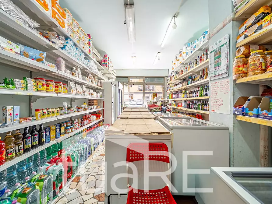 Immagine 10 di Negozio in vendita  in Via Ampio Flaviano a Roma